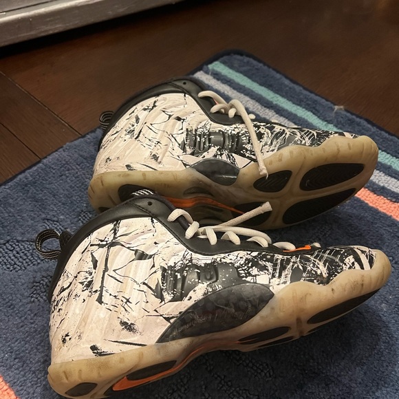 Boys Nike Foamposite size 5Y - Picture 2 of 3